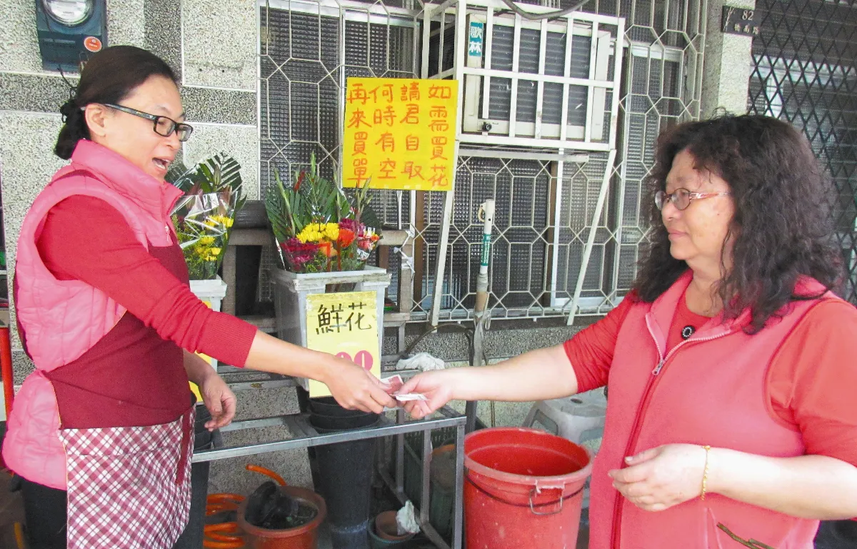 誠信花攤開賣5年 沒人賴帳