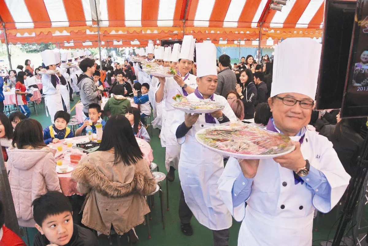 企業送博愛 學童樂享尾牙宴