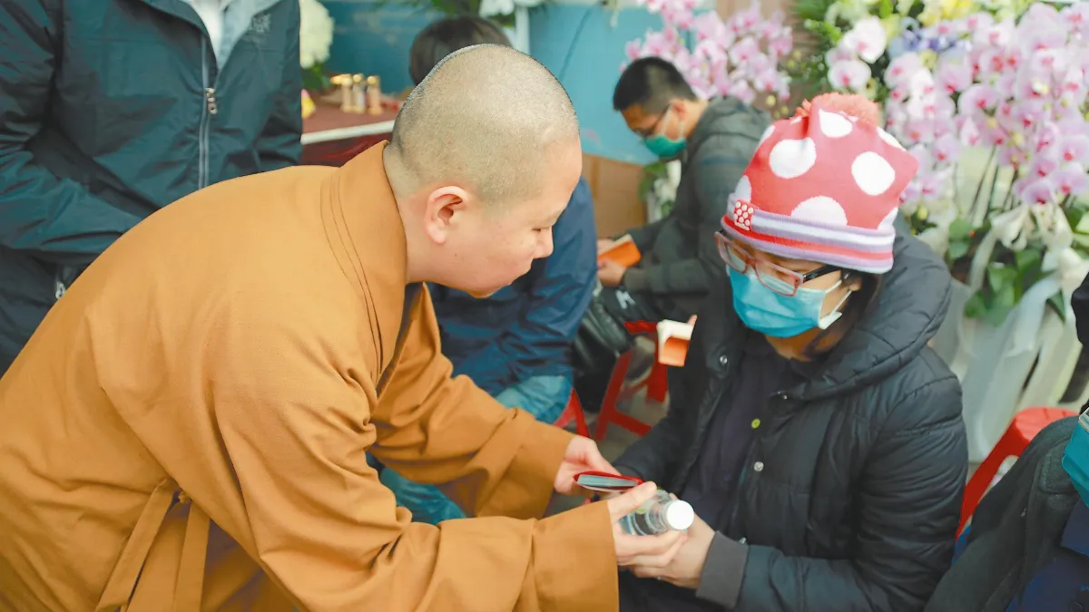 悼 6打火英雄 佛光人致哀