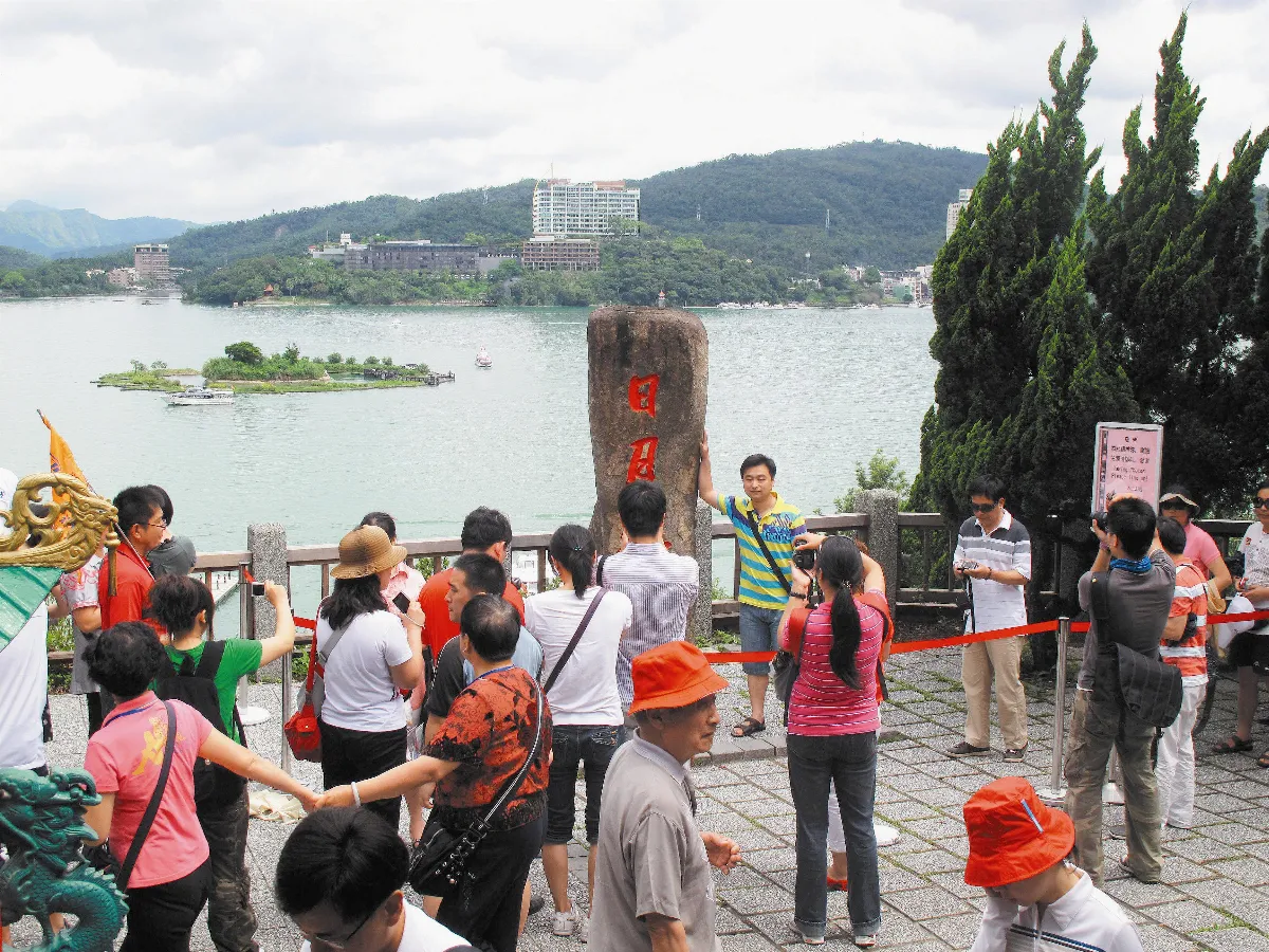 觀光景點 外來客擠跑台灣人