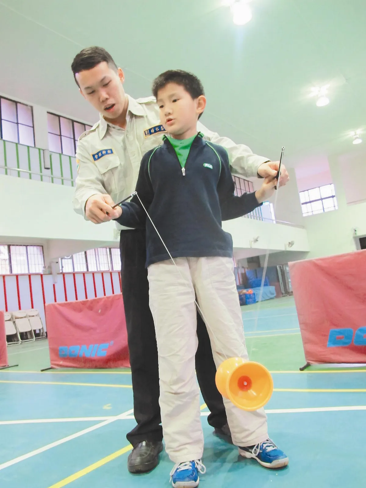 替代役男炫技 偏鄉童學舞