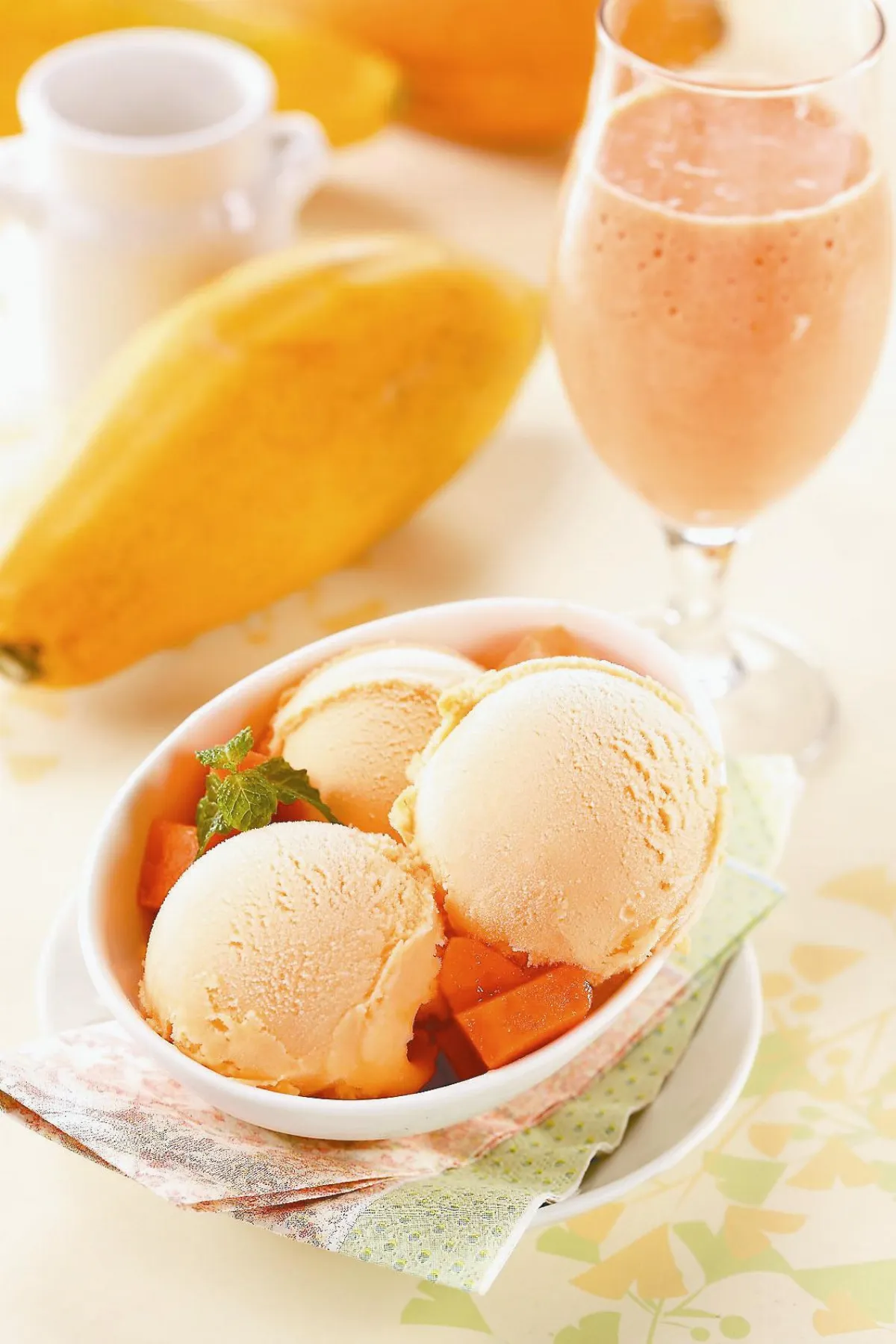 女子吃木瓜豐胸 竟成黃臉婆