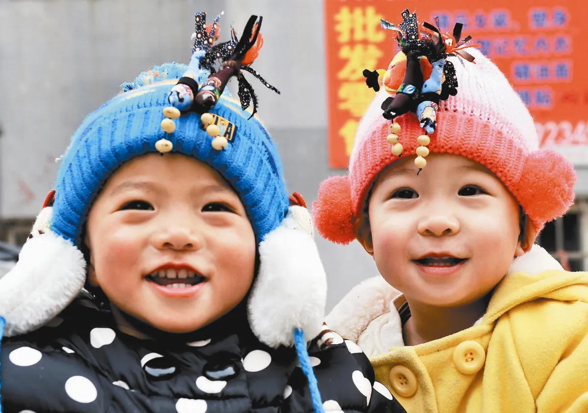 迎立春 陸童戴春雞 日童撒福豆
