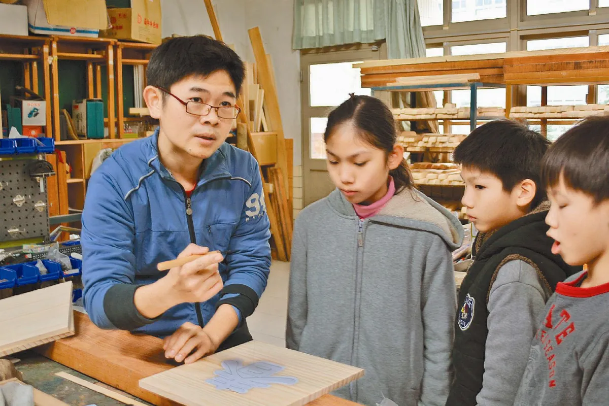 自費逾10萬元 搶救教室 數學師教工藝 低成就生樂學