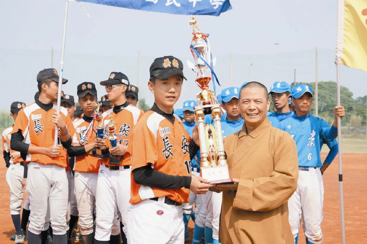 普門盃看板 長安變化球壓制 掃下忠孝摘冠