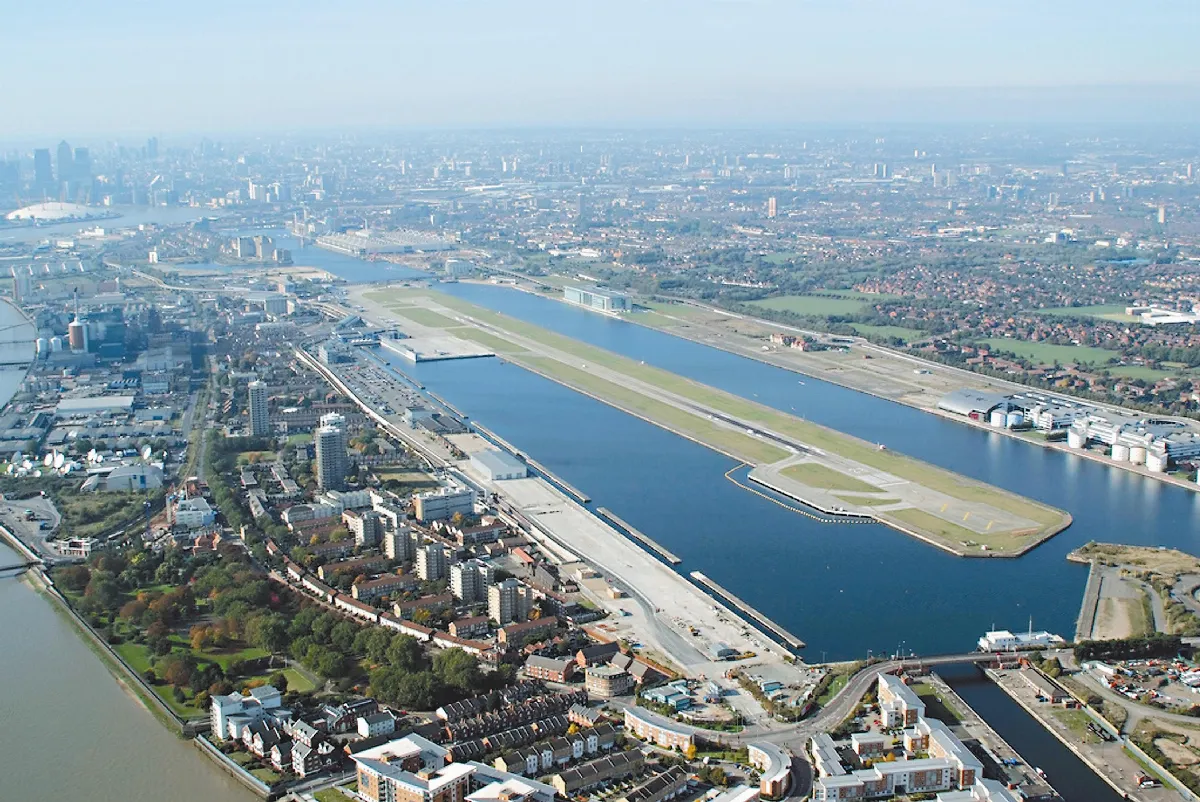 英美德市區機場 不遷移還擴建