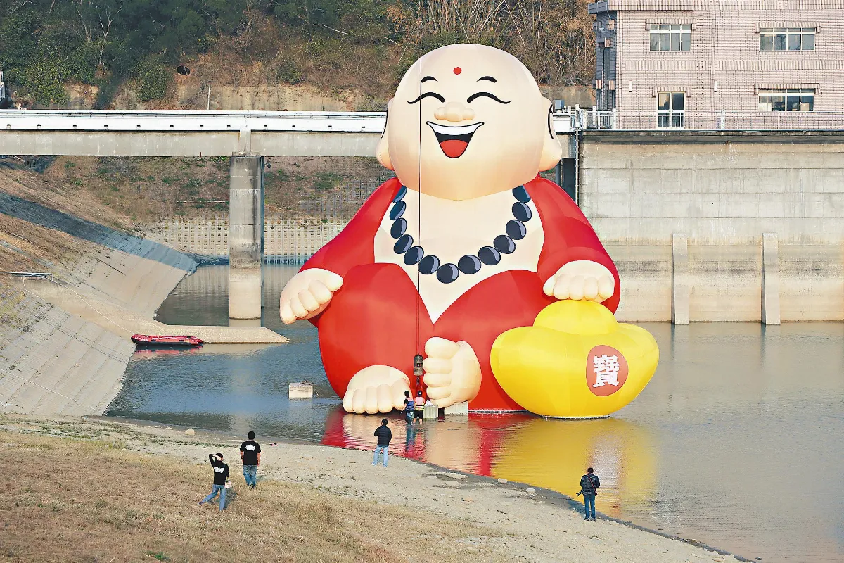 水財神 紅面鴨 水面亮相
