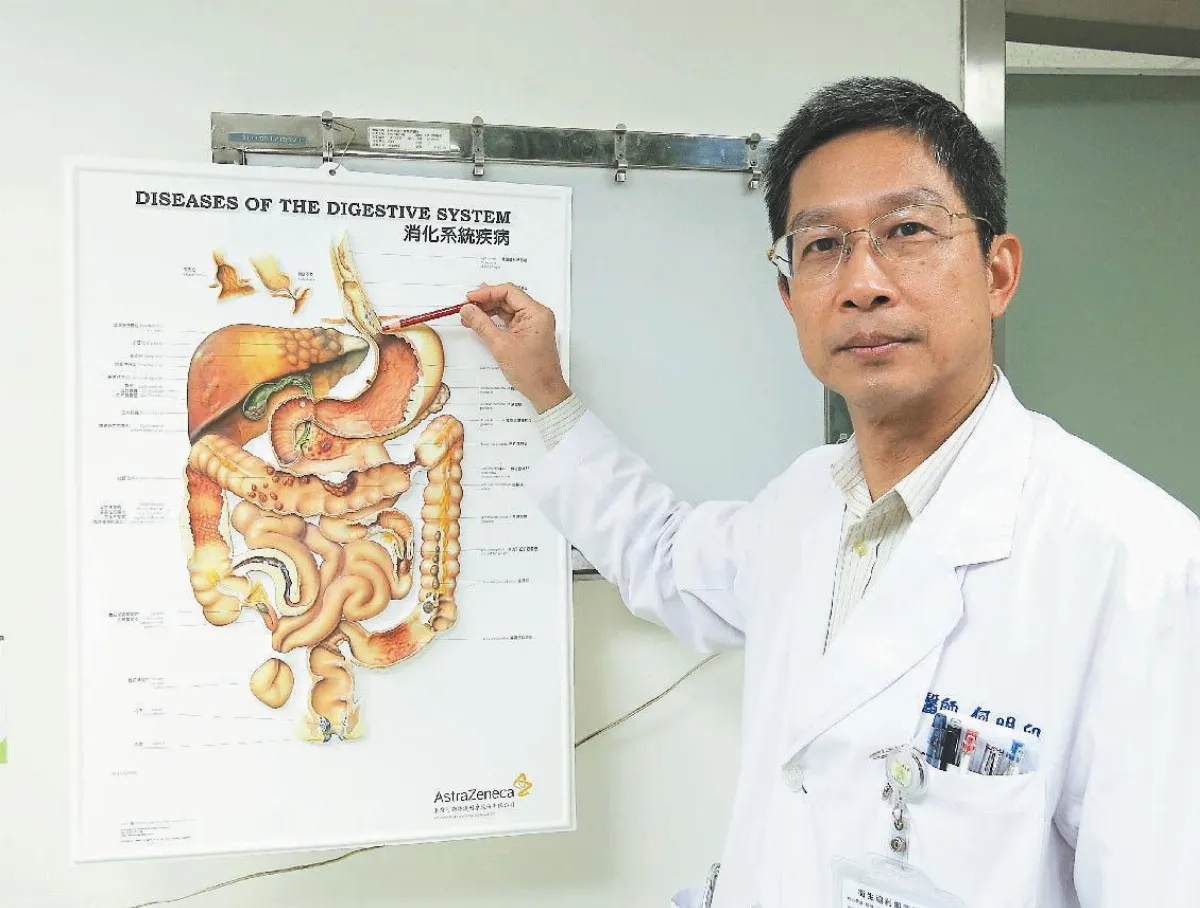 大餐吃不停 男嘔吐出血