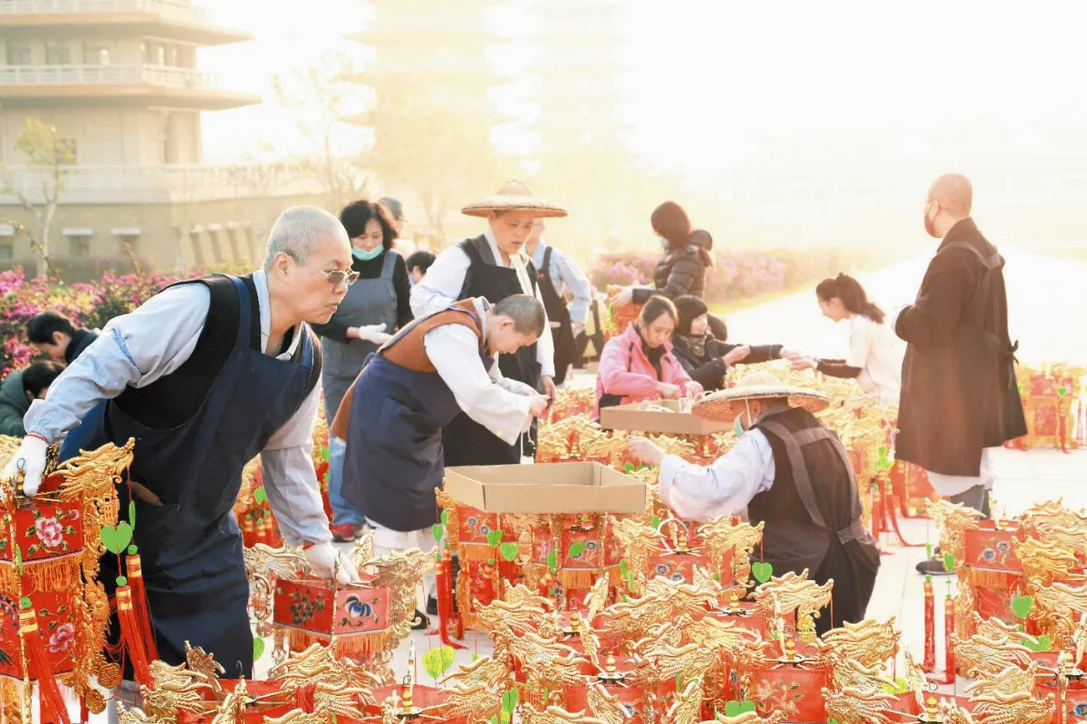 全山出普坡 布置新春花燈