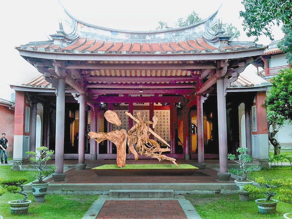 董陽孜誠翻成銅雕  迎戰101 LOVE