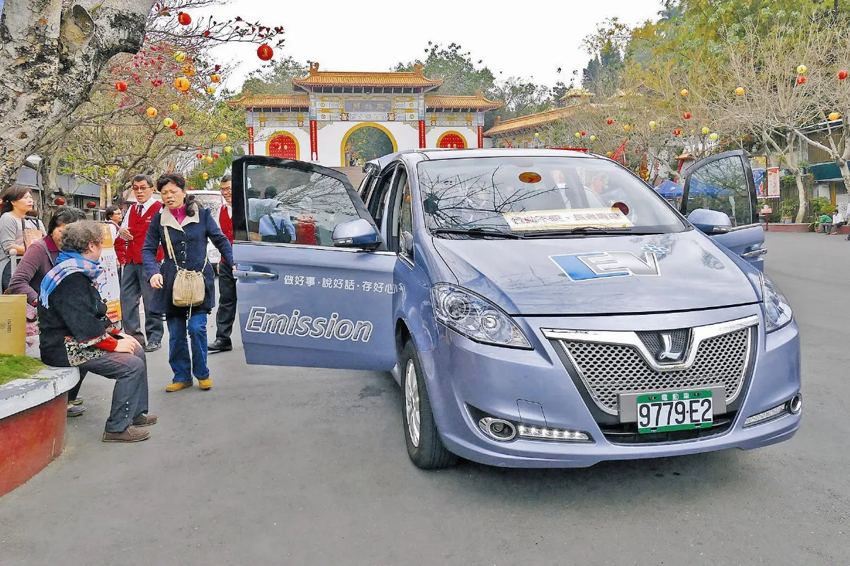 綠能接駁車 朝聖更環保