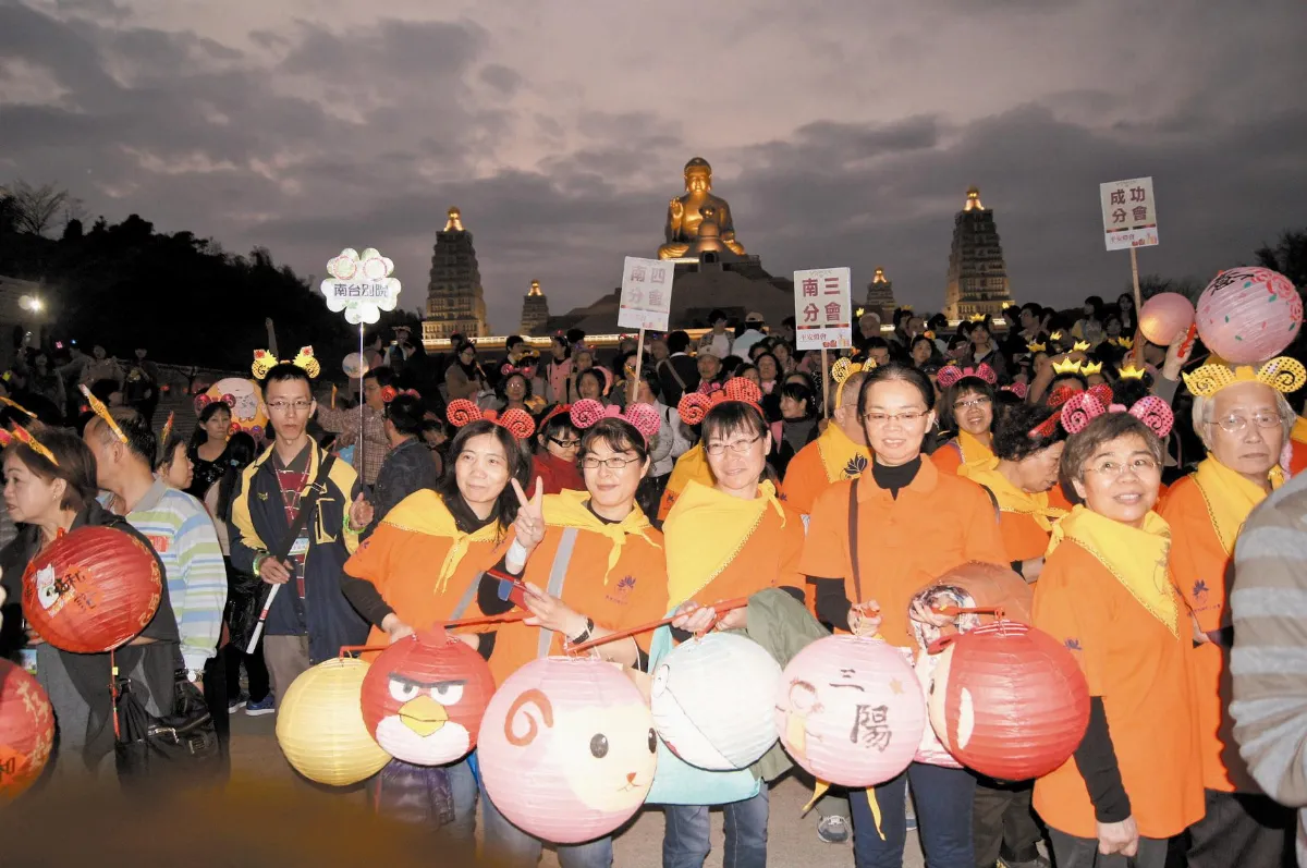 提燈大會 台南8百民眾秀創意