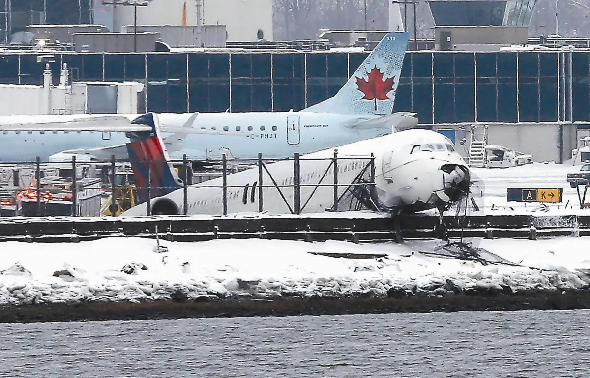 風雪驚魂 紐約客機衝出跑道險墜河