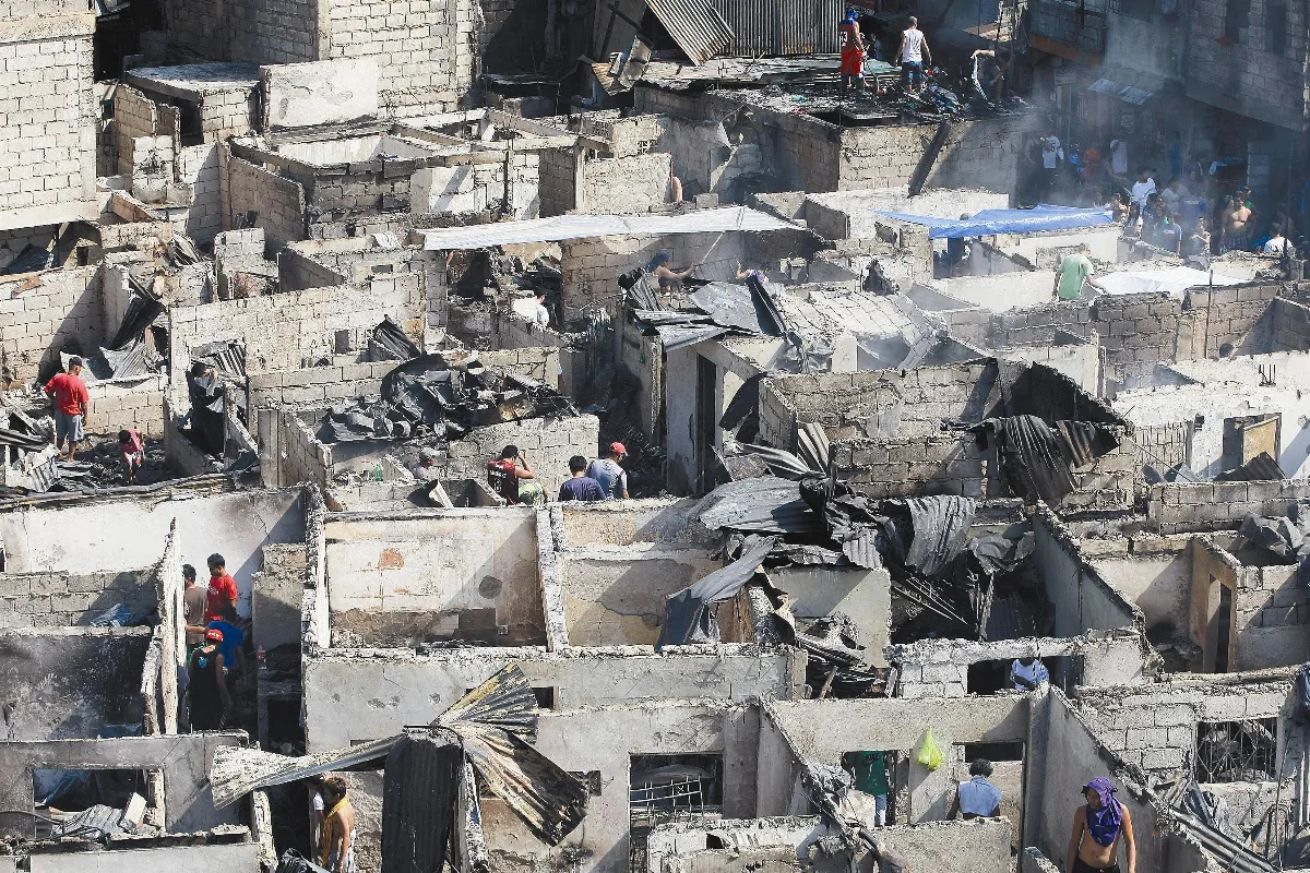 菲貧民窟遭祝融 萬年寺送暖