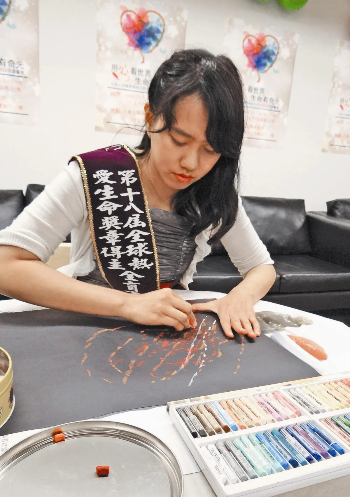 全盲生開畫展 黃靖茹活出光明