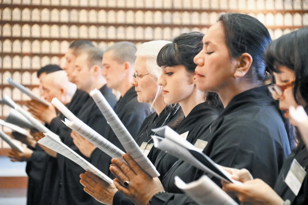 我是佛 紐國多元族裔入佛門