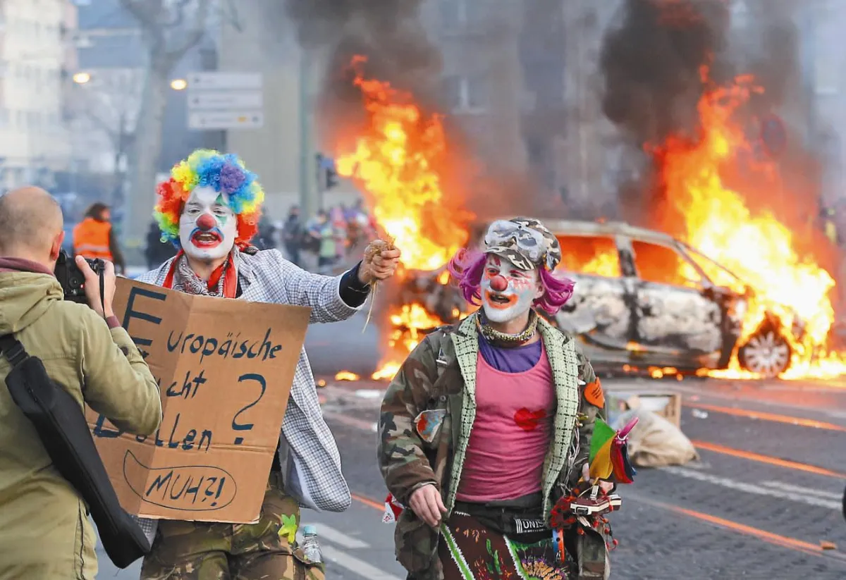 歐央行新總部啟用 示威者燒警車