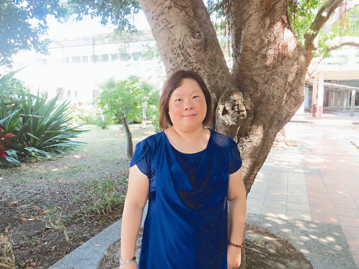 她返母校任職 重組合唱團