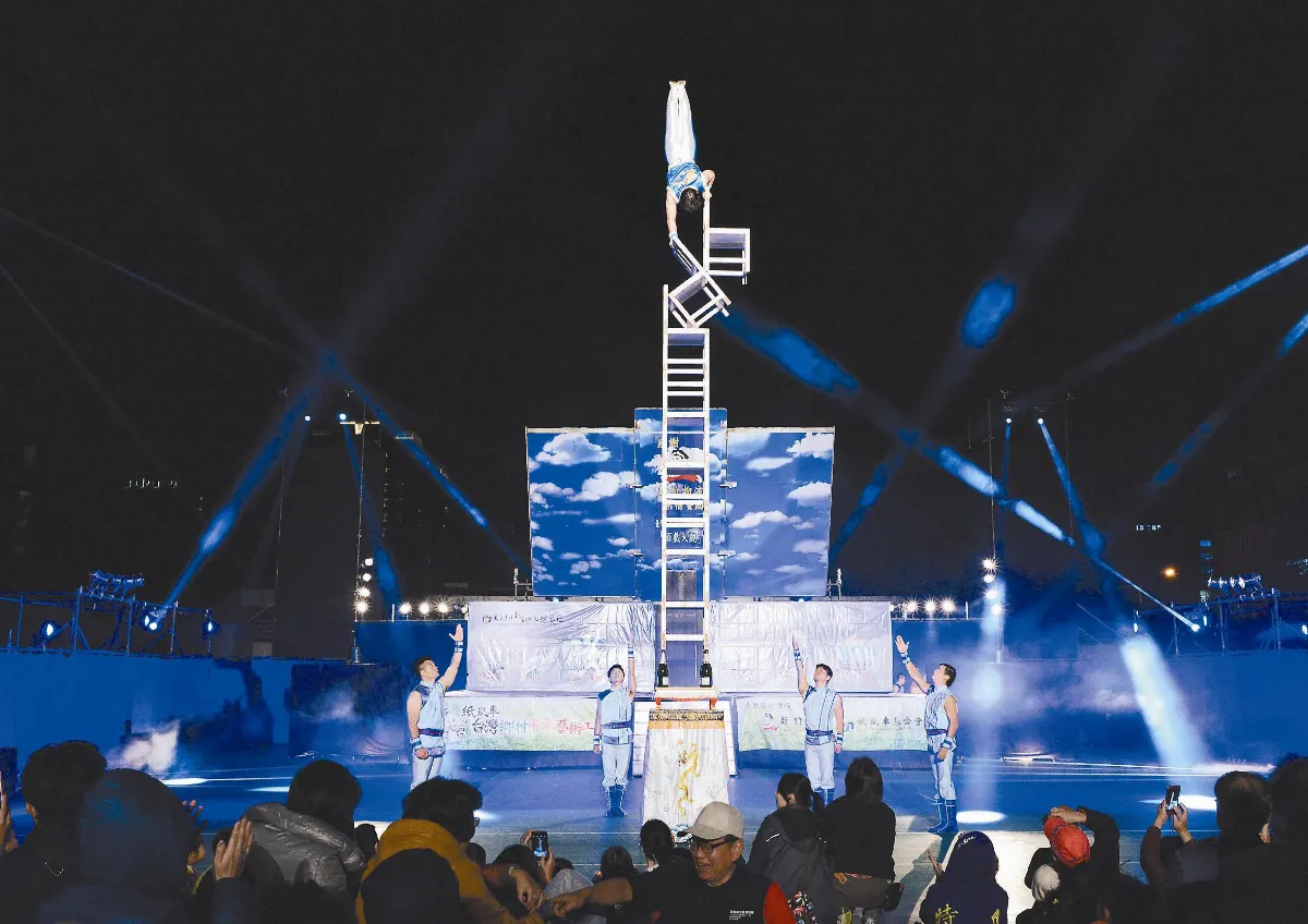 藝術卡車下鄉 繞著台17線跑