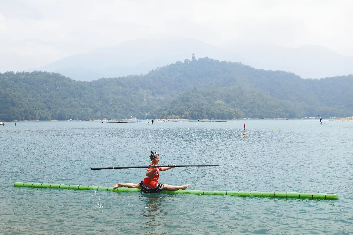 一葦渡江 技驚日月潭