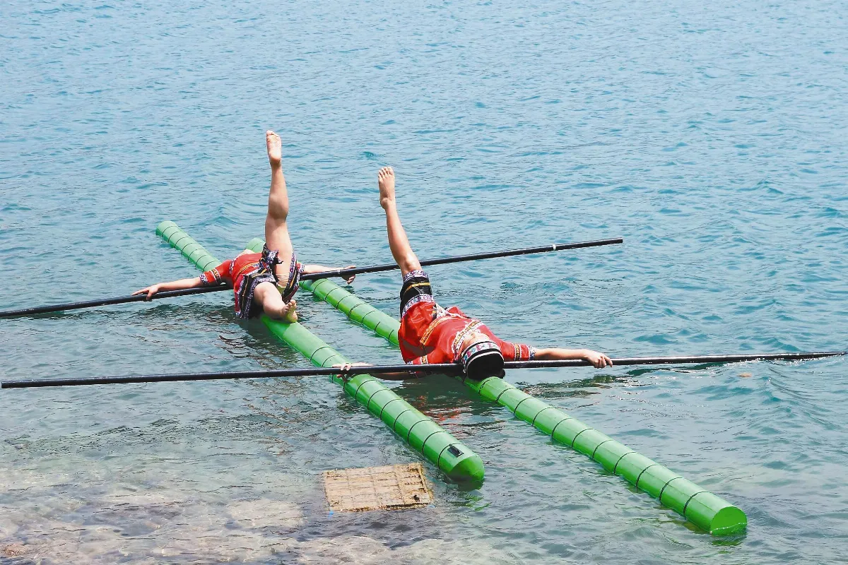 一葦渡江 技驚日月潭