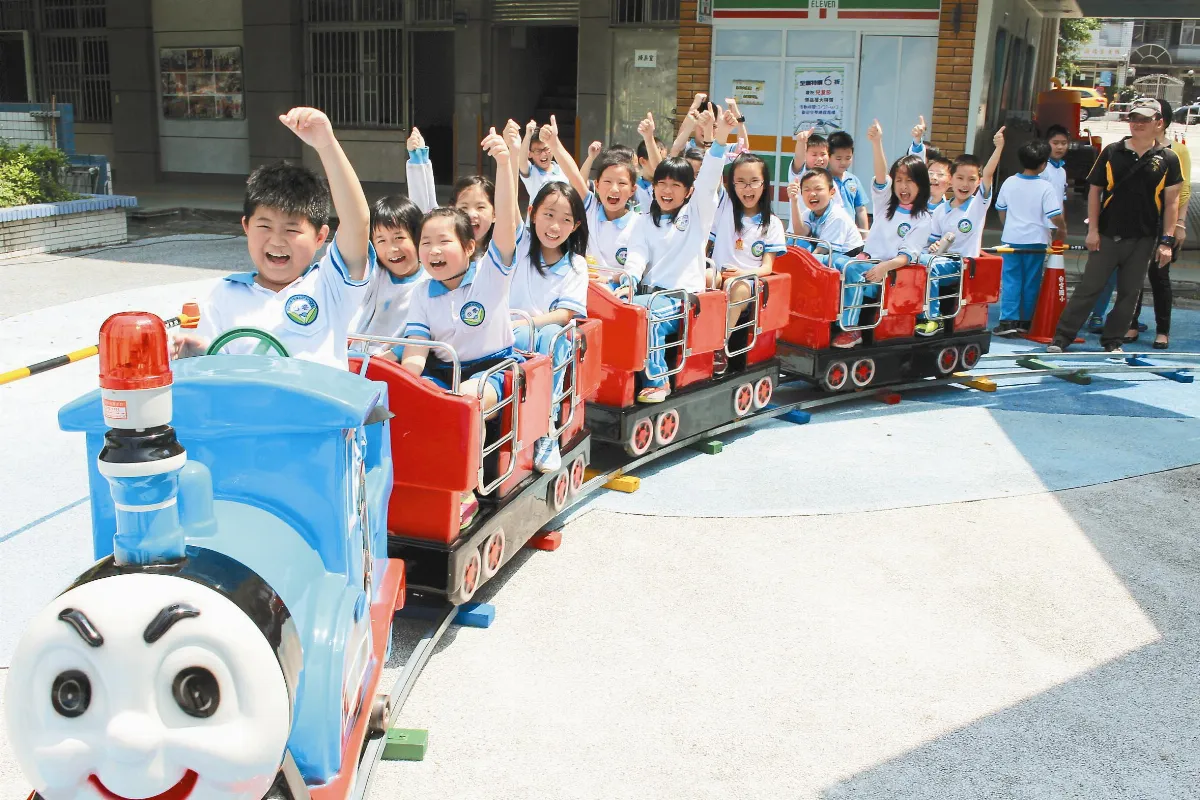 搭火車遊世界 白雲國小打造學習樂園