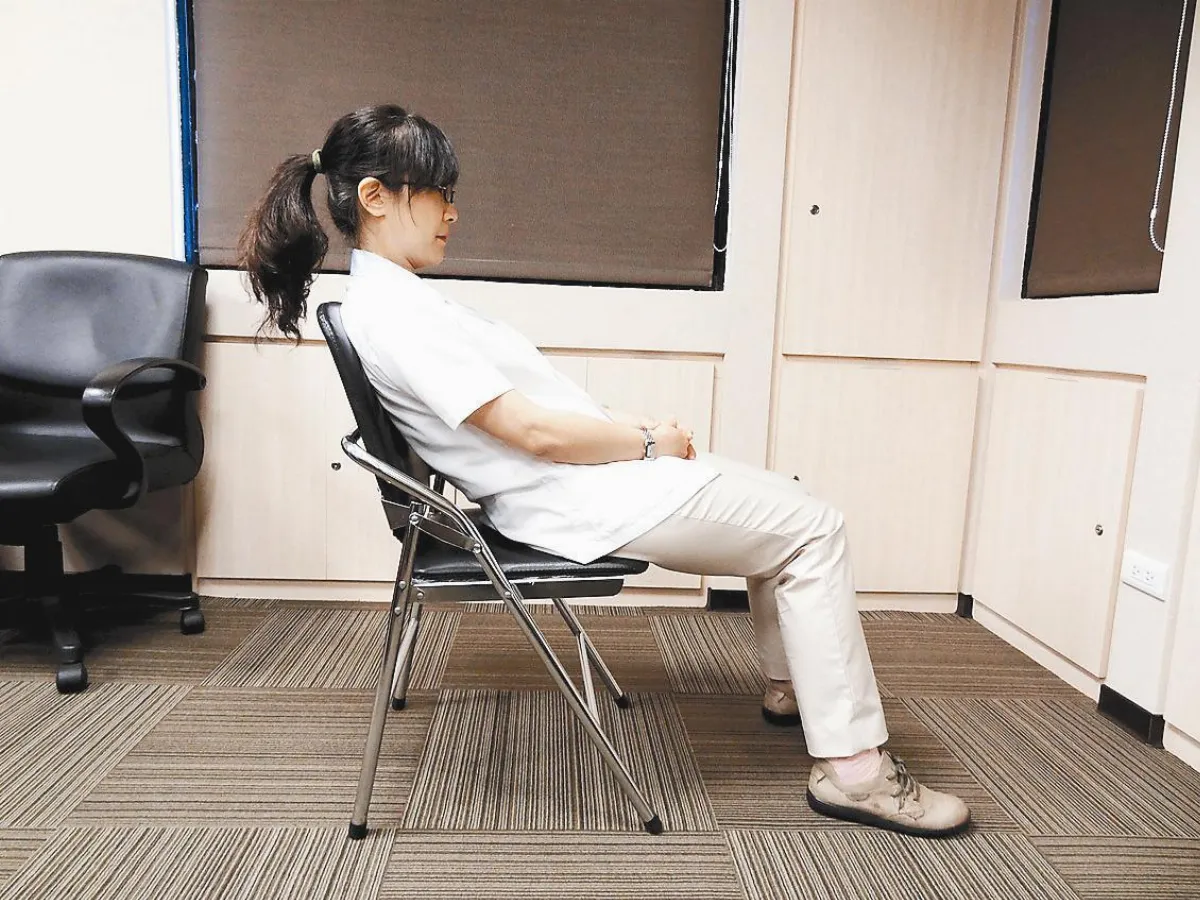 坐沒坐相愛仰躺 青少年腰痛增