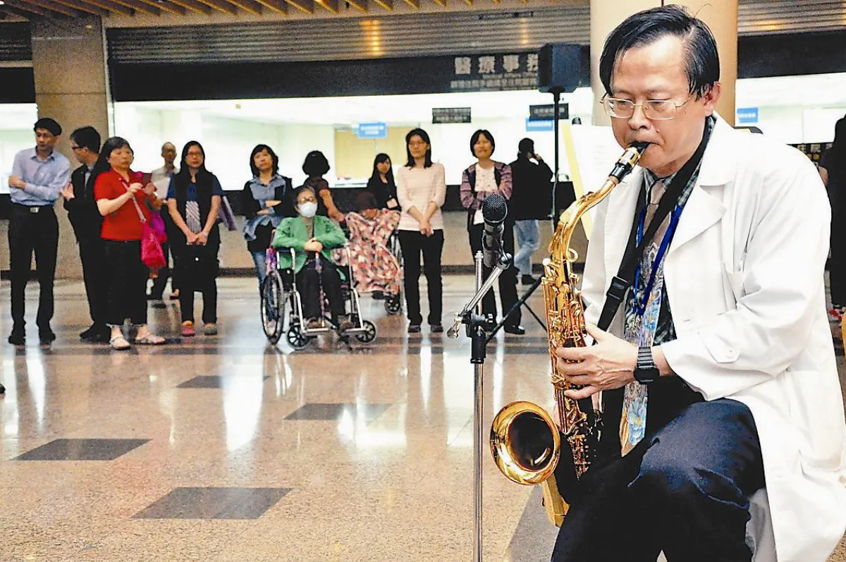 張天鈞醫師榮退藝圓夢想