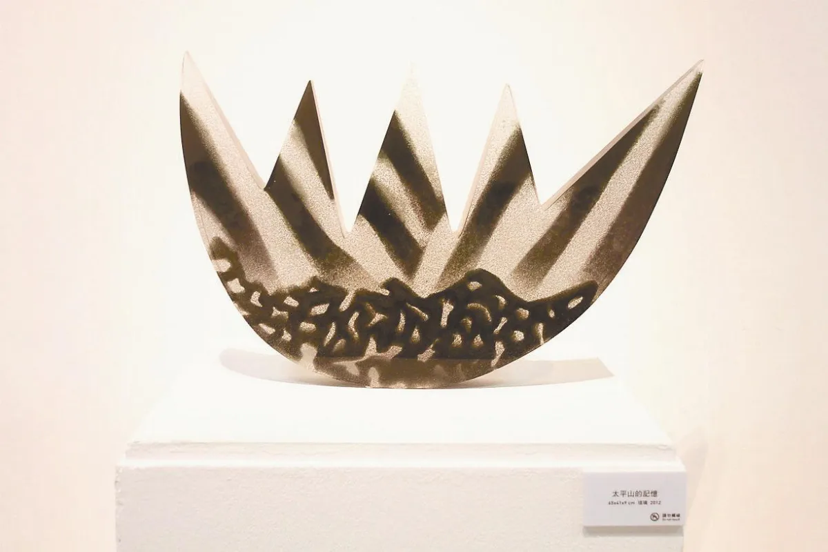 罕見窯鑄技法  許文龍讓玻光粼粼