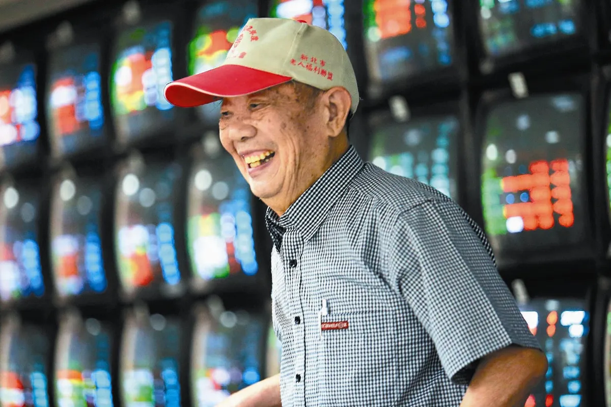 熱錢湧入 台股破萬點