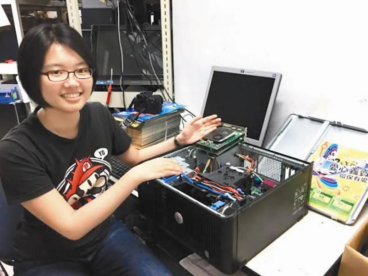 世新義賣舊電腦 助弱勢生就學