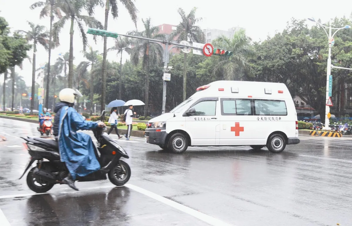 擋救護車 罰3600吊照