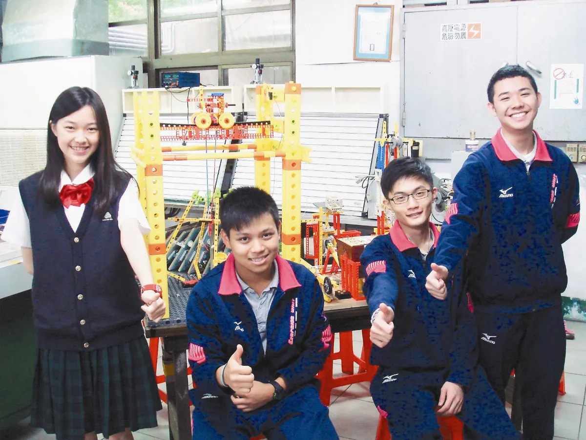 世界機關王 二信晉世界賽