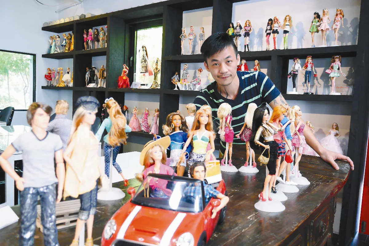 卸下教職 他成芭比設計師