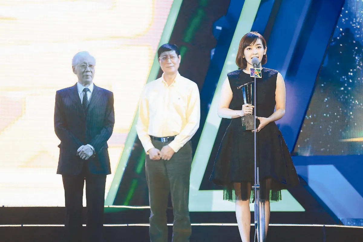 現代戲劇谷 蔡燦得獲年度女演員獎