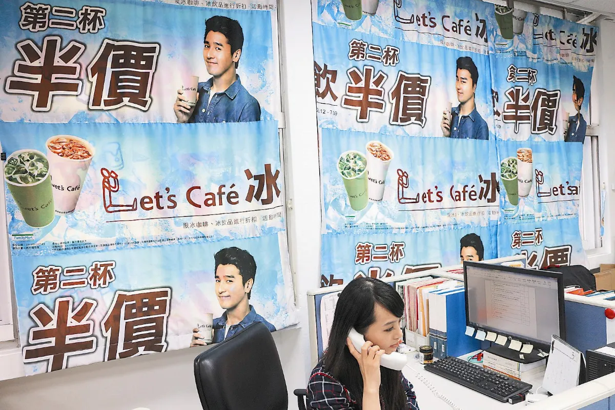 趙又廷當同事 環保局窗簾 廣告旗幟做的