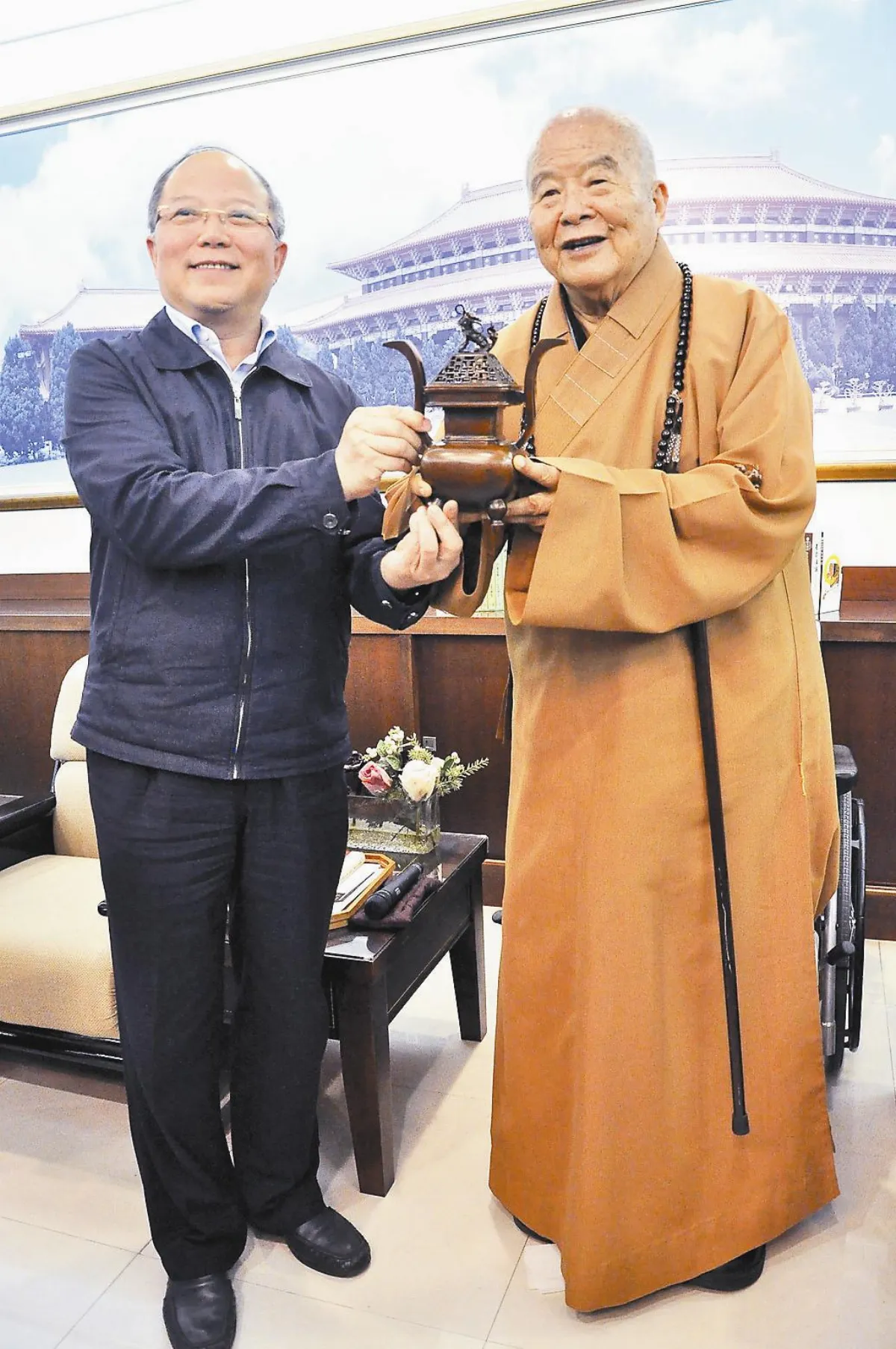 陸文物局長晤大師 讚金身合璧