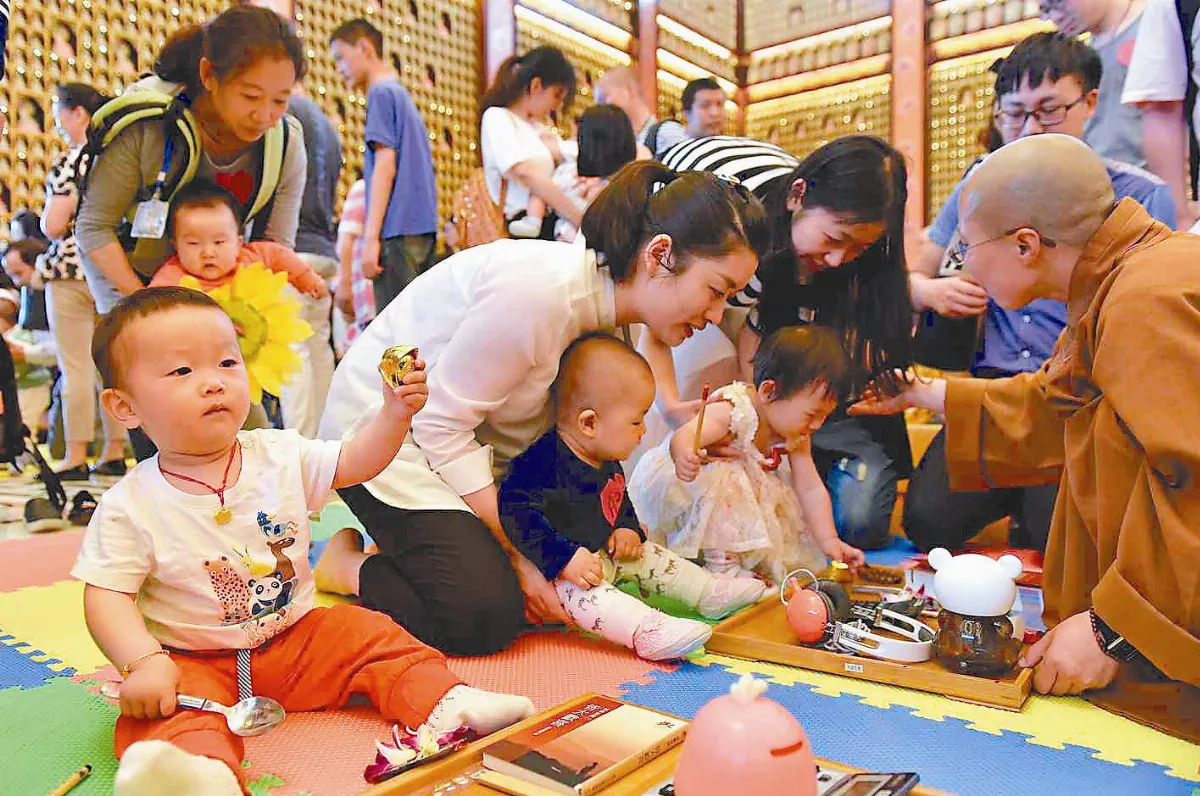 遠道而來 寧夏寶寶接受祝福
