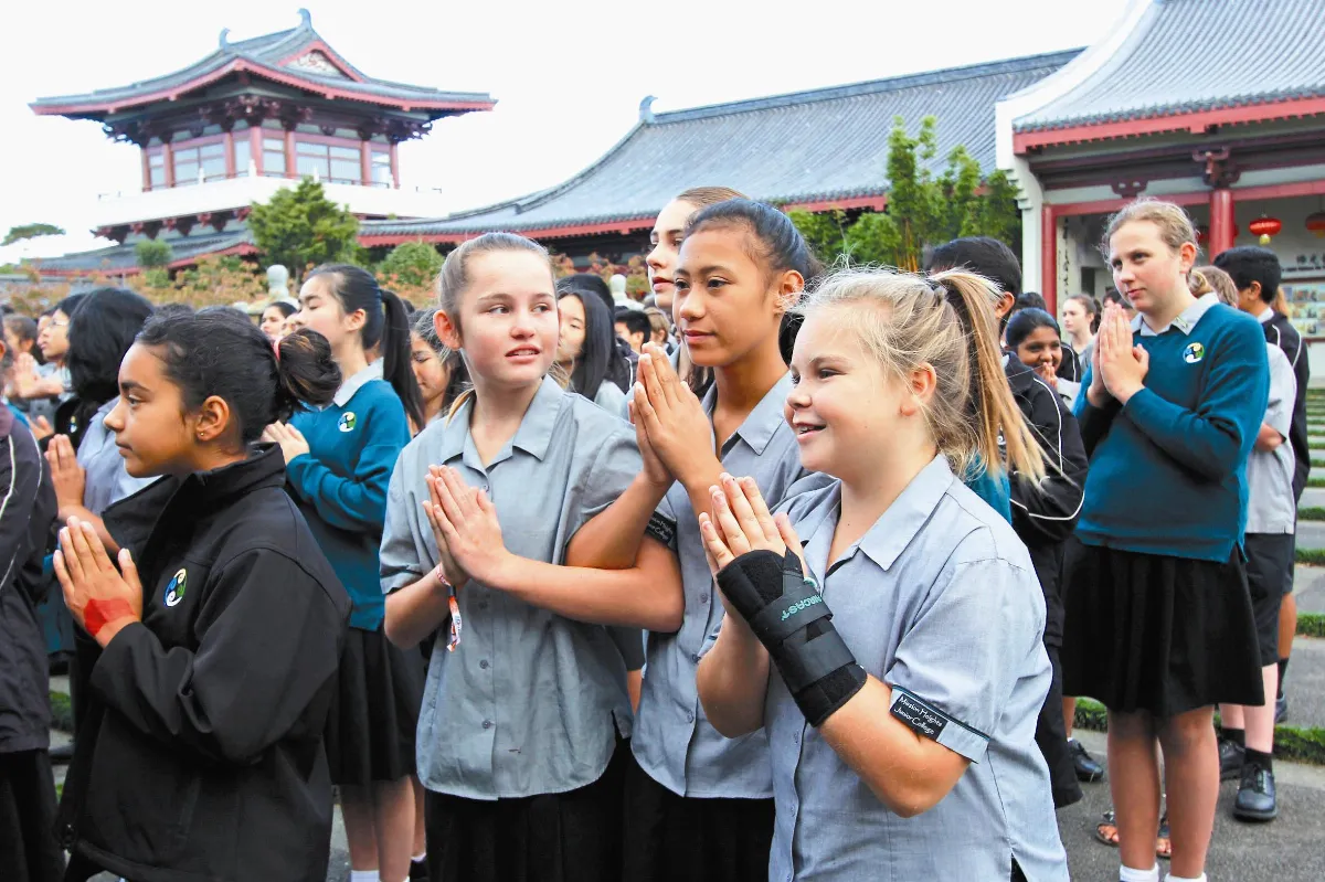 紐西蘭近千學生 行三好四給