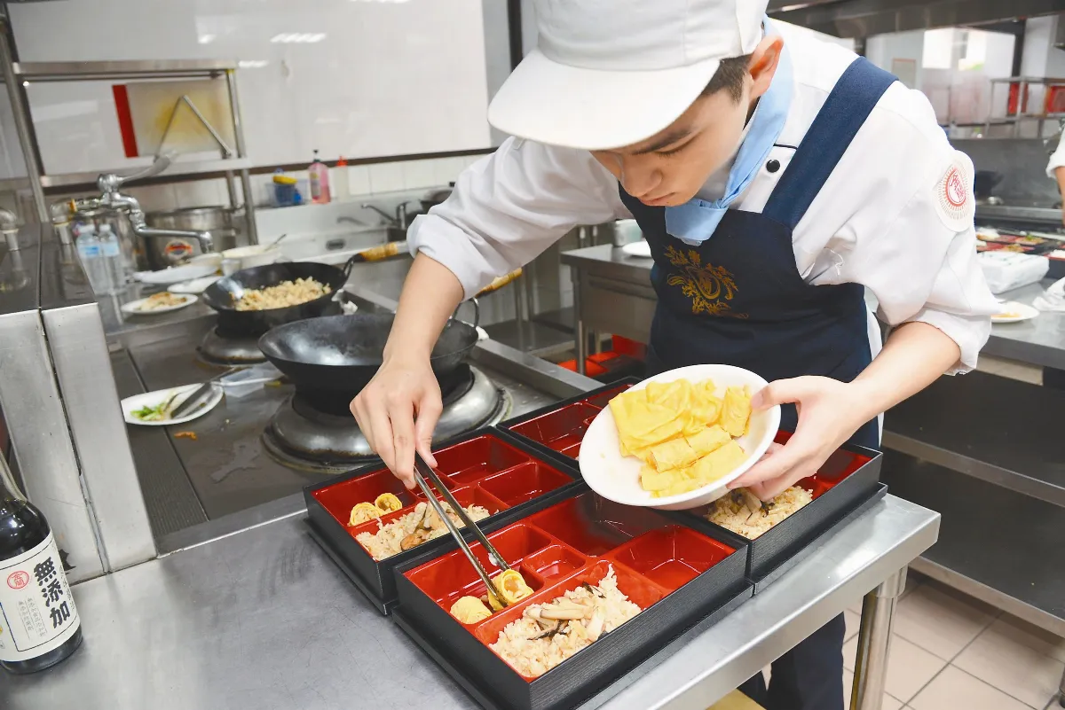 養成期難熬 餐飲學子名廚夢碎