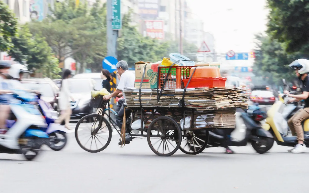 景氣低迷 改亮憂鬱藍燈