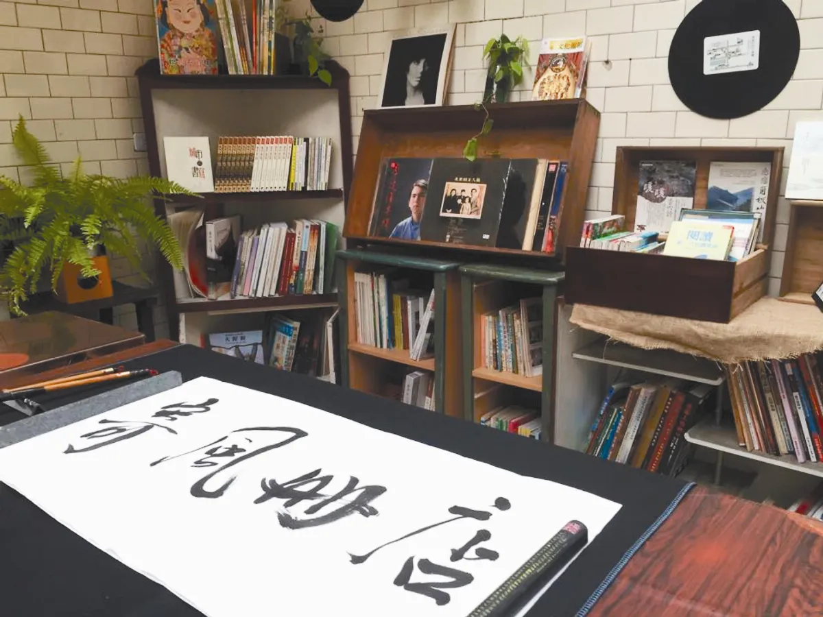 荒廢眷村變書店 蒐藏記憶
