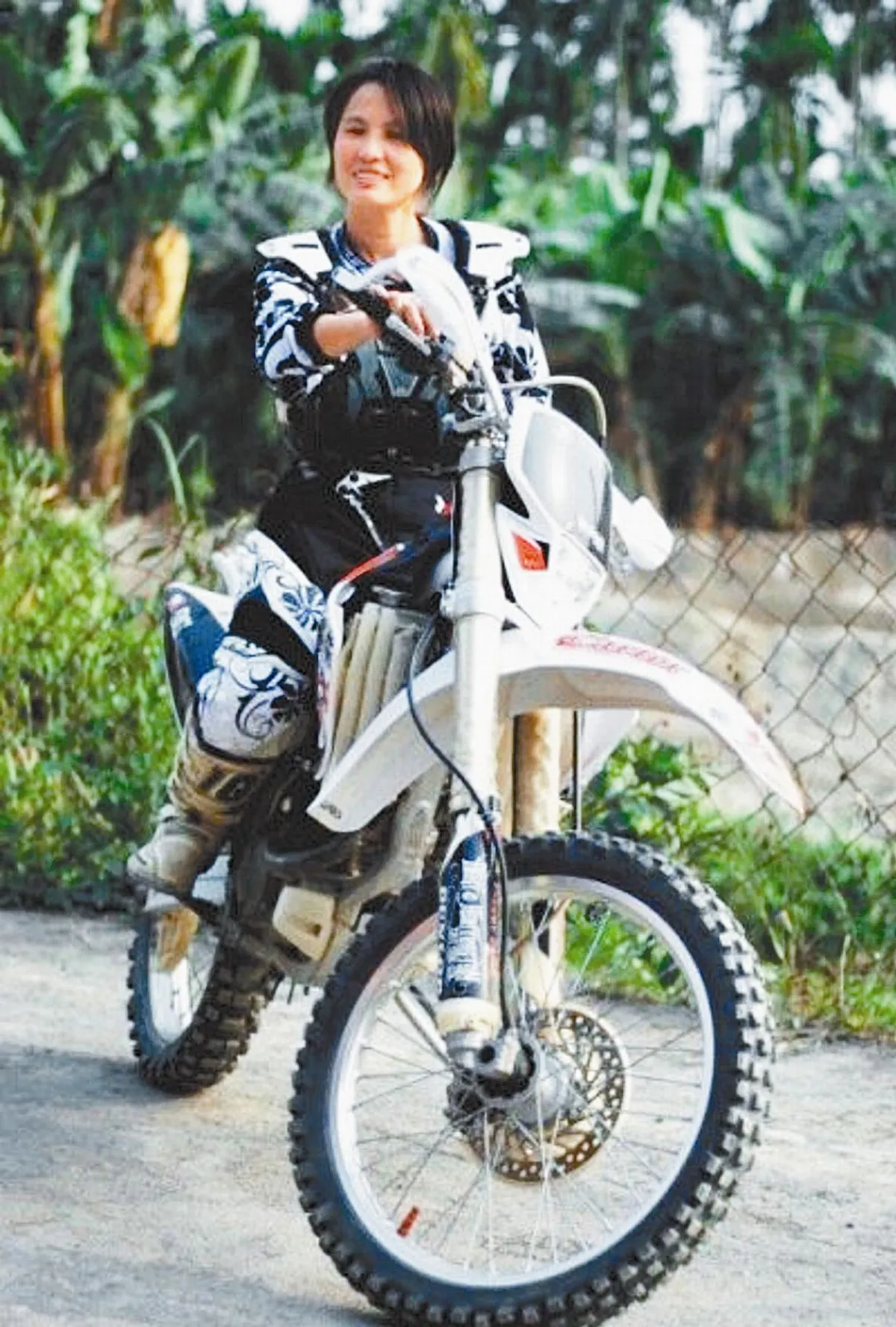 女越野車手出師 當黑手創業