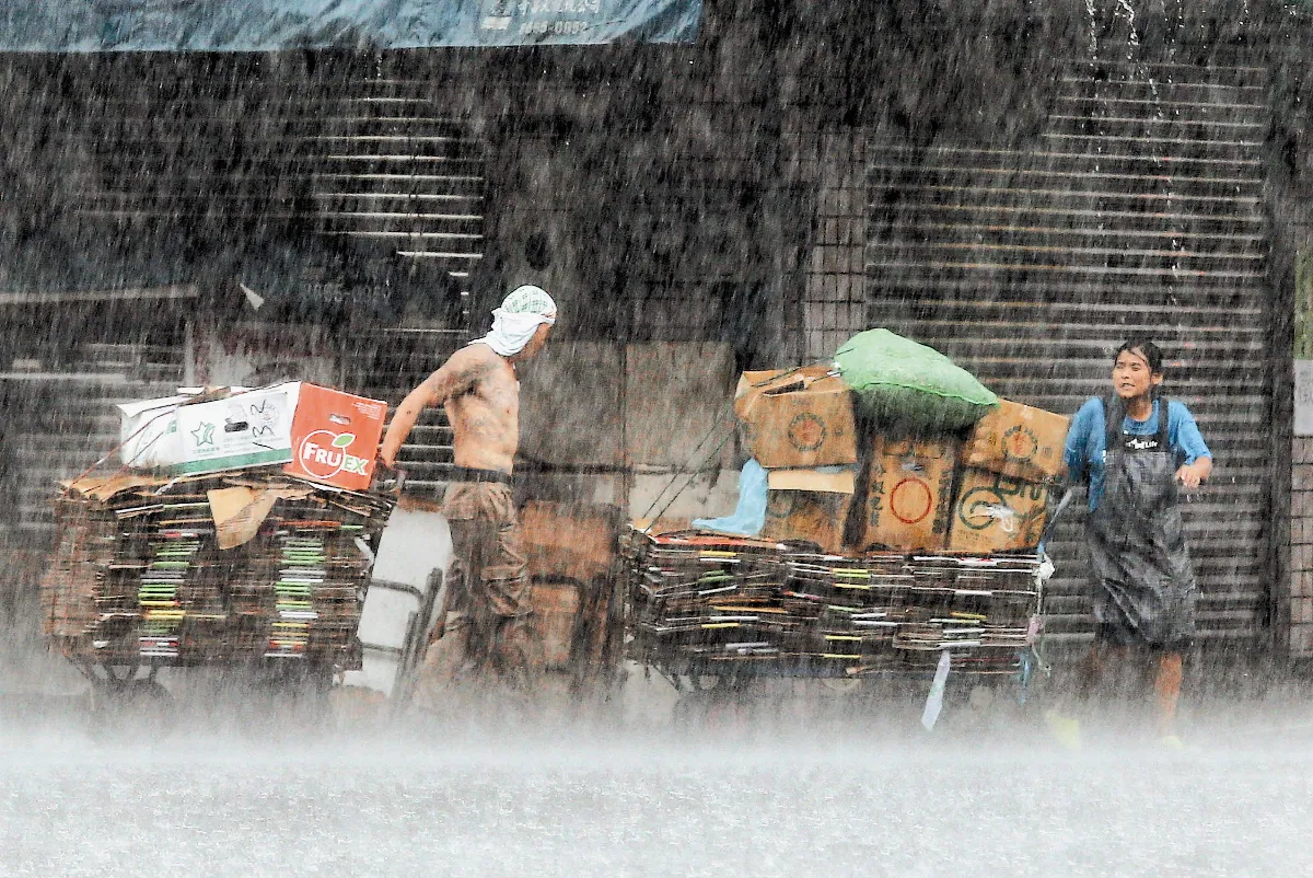 午後豪大雷雨 北市瞬間淹水