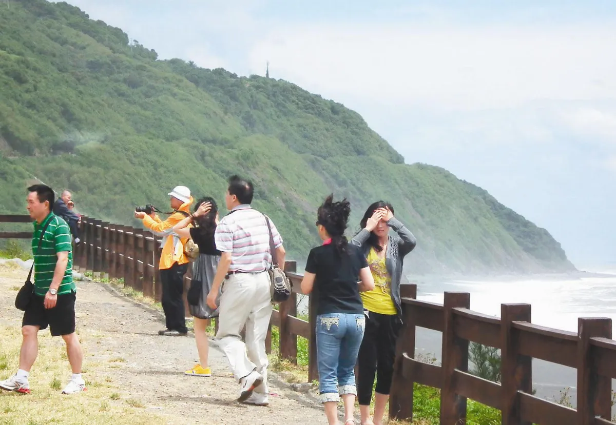 陸客追大武焚風 驚呼身體燒起來