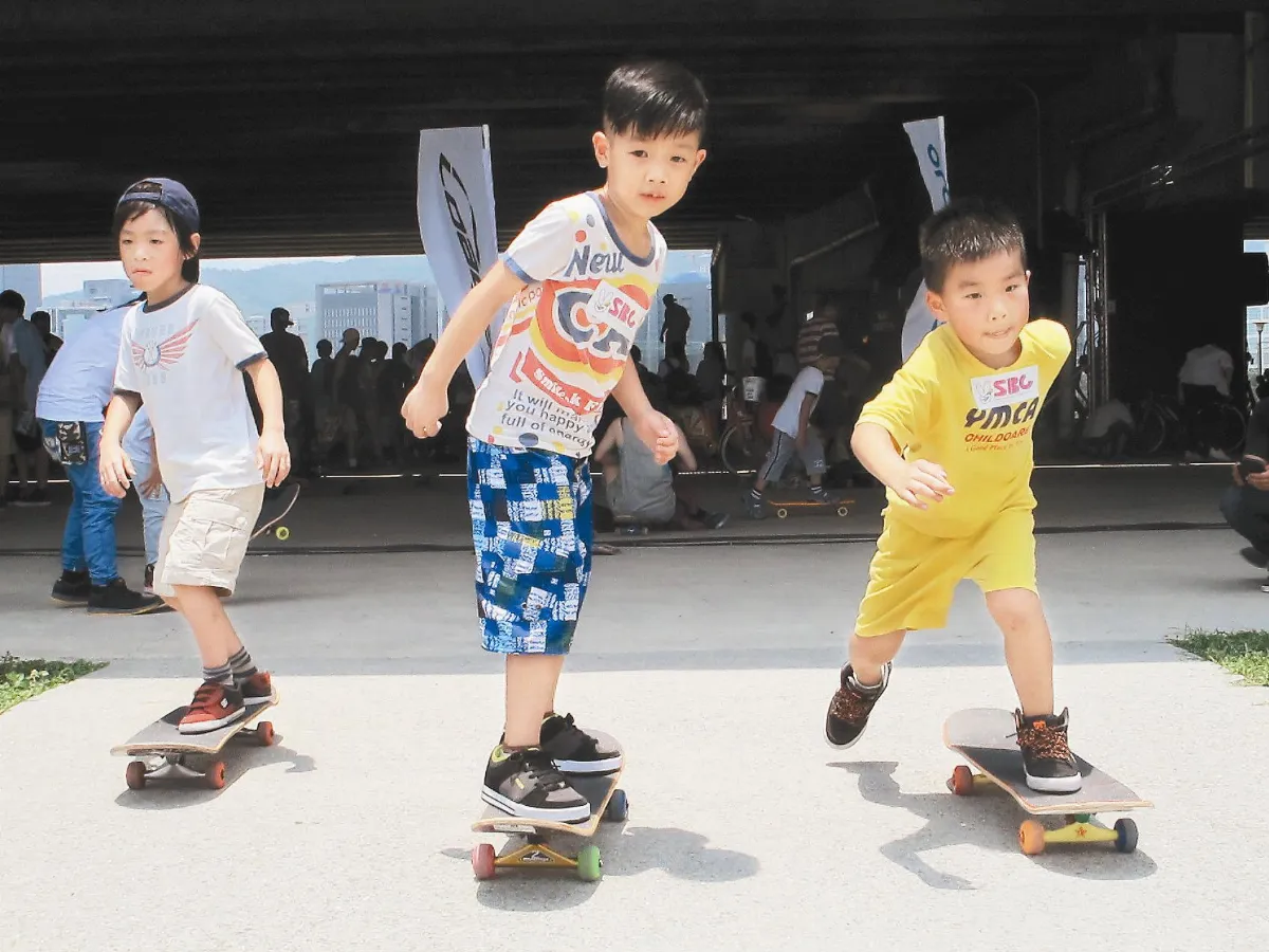 響應世界滑板日 6歲童街滑 成功挑戰3.6公里