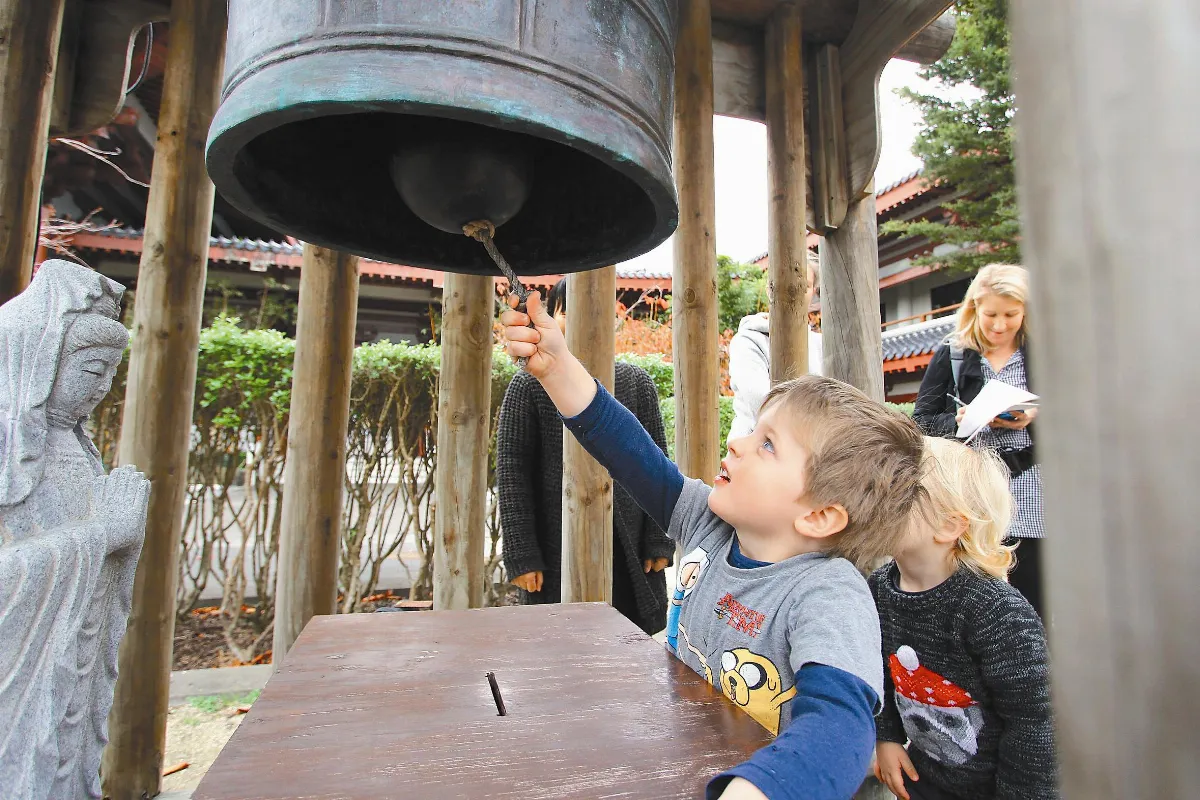小小孩走進北島道場 事事好奇
