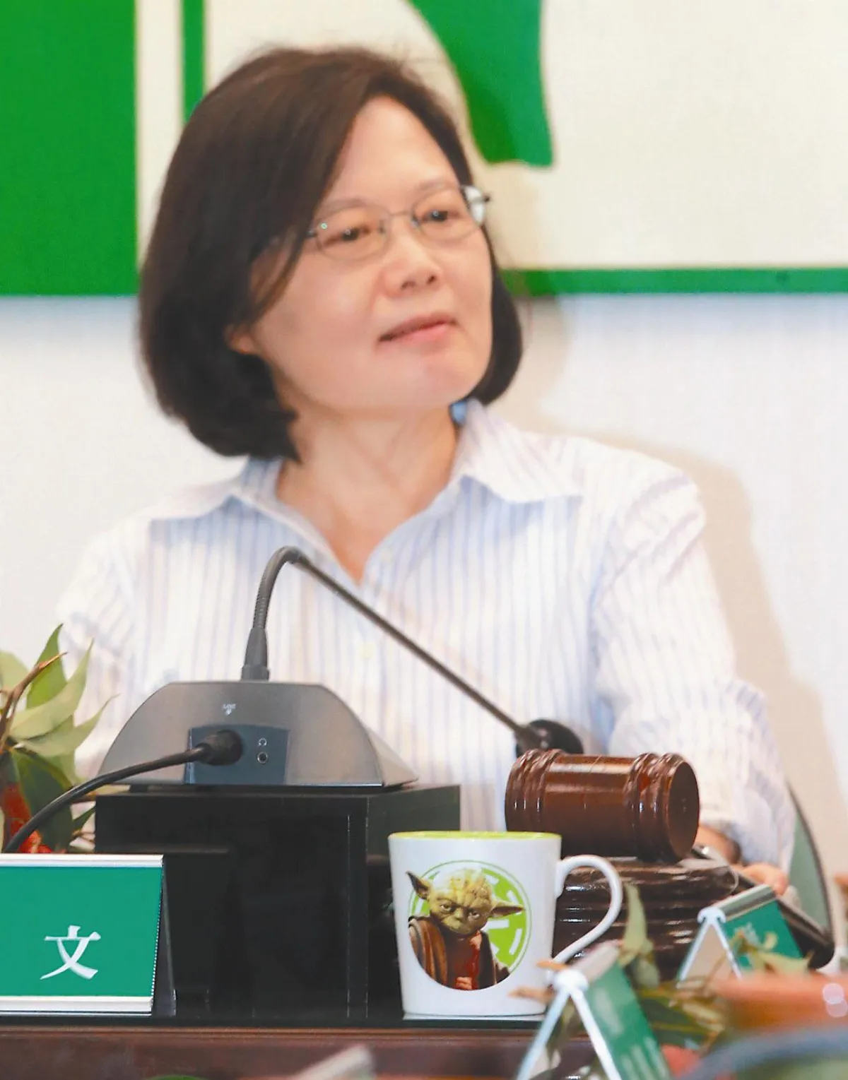 尤達大師 蔡英文端上桌