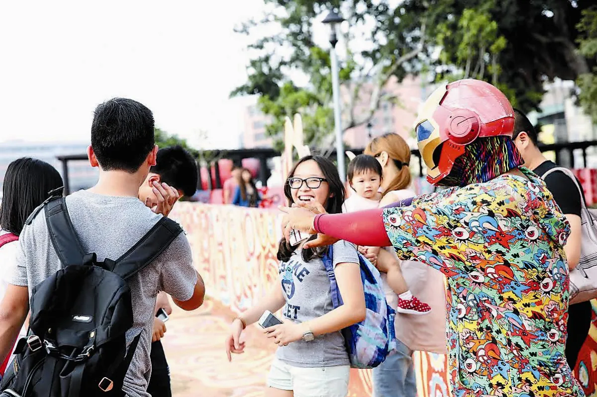 街頭藝人 把市容演活了