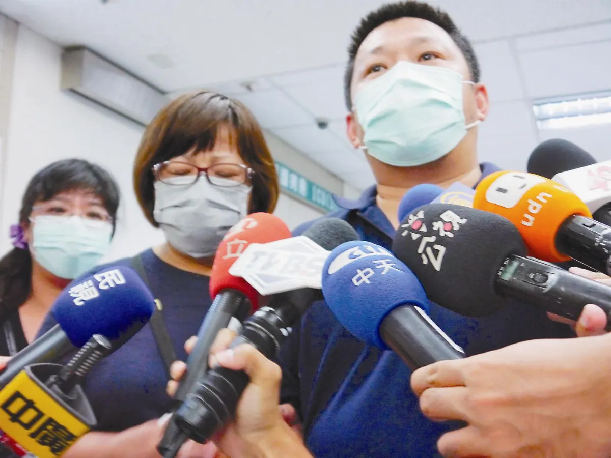 45%燒傷 黃冠龍忍痛讓出救護車